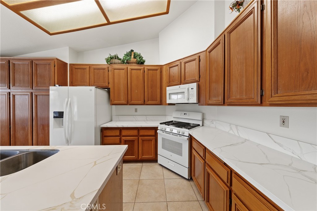 39560 Glenwood Court Property Photo 7