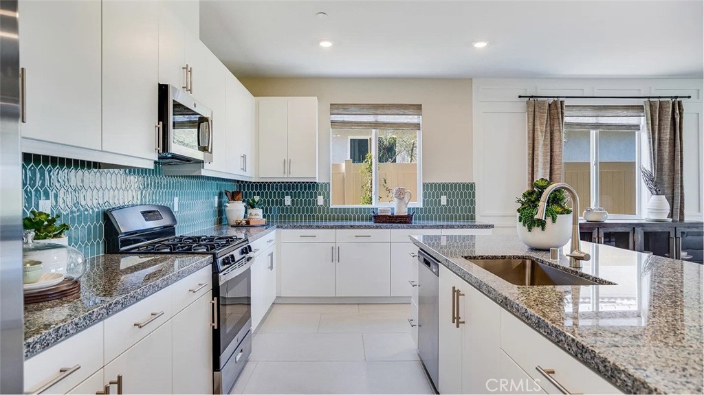 17631 Bassets Street Property Photo 4