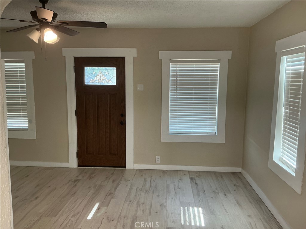 723 W 9th Property Photo 18