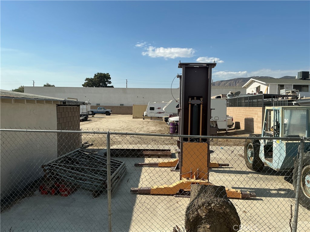 723 W 9th Property Photo 29