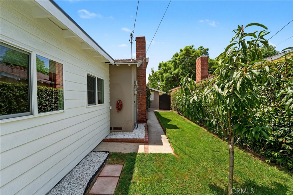 1583 W Cerritos Property Photo 38