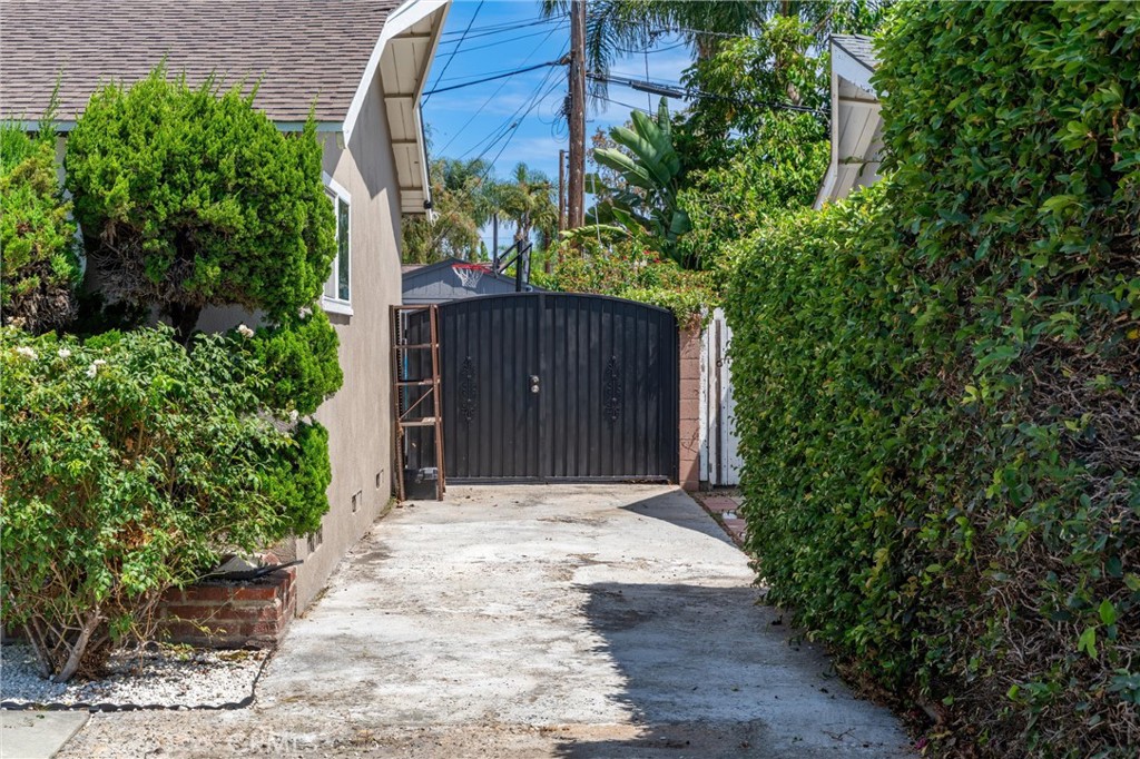 1583 W Cerritos Property Photo 46