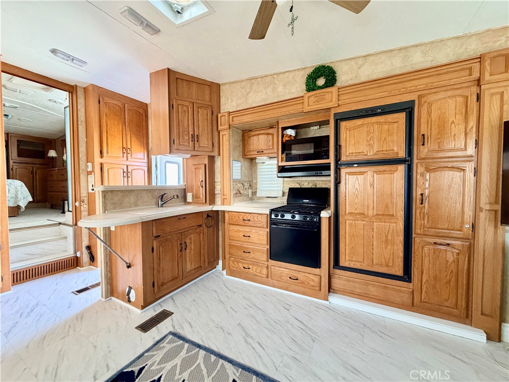 827 Deerwood Drive Property Photo 7