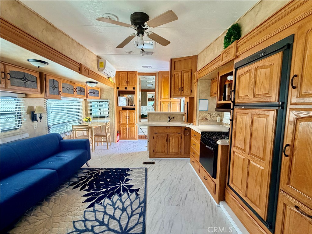 827 Deerwood Drive Property Photo 8