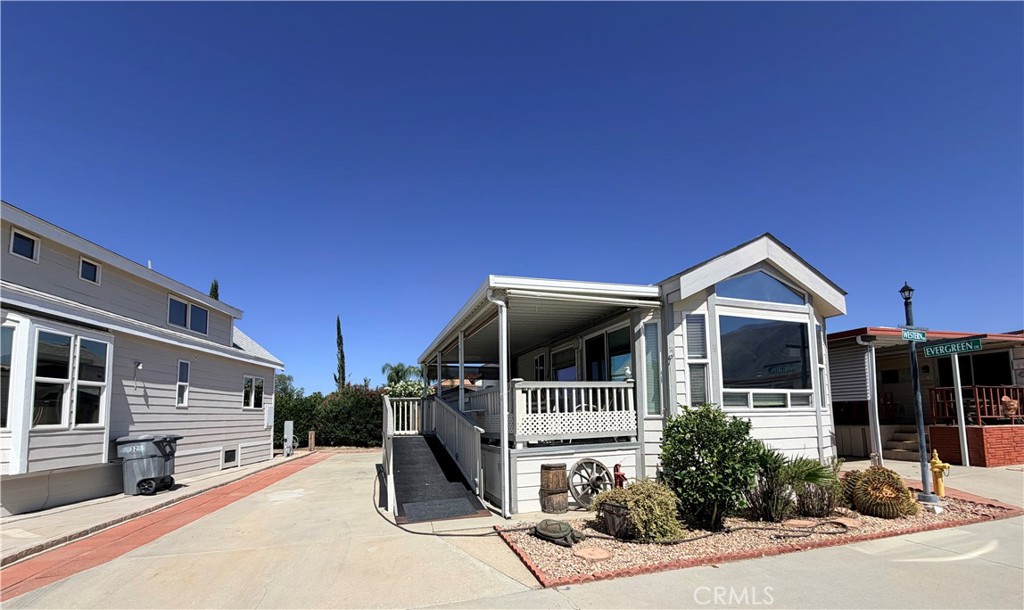 1310 Western Property Photo 2