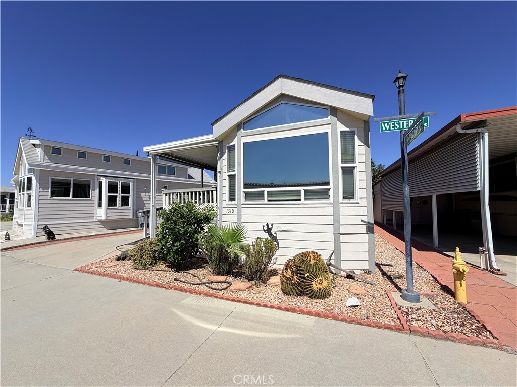 1310 Western Property Photo 3