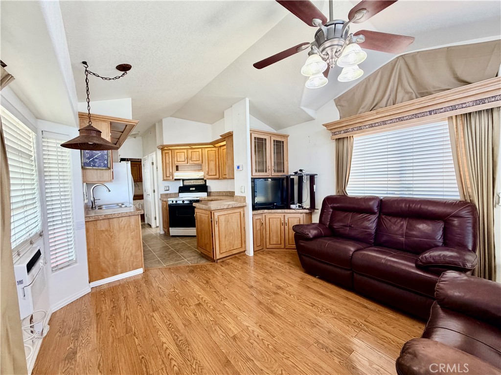 1310 Western Property Photo 4