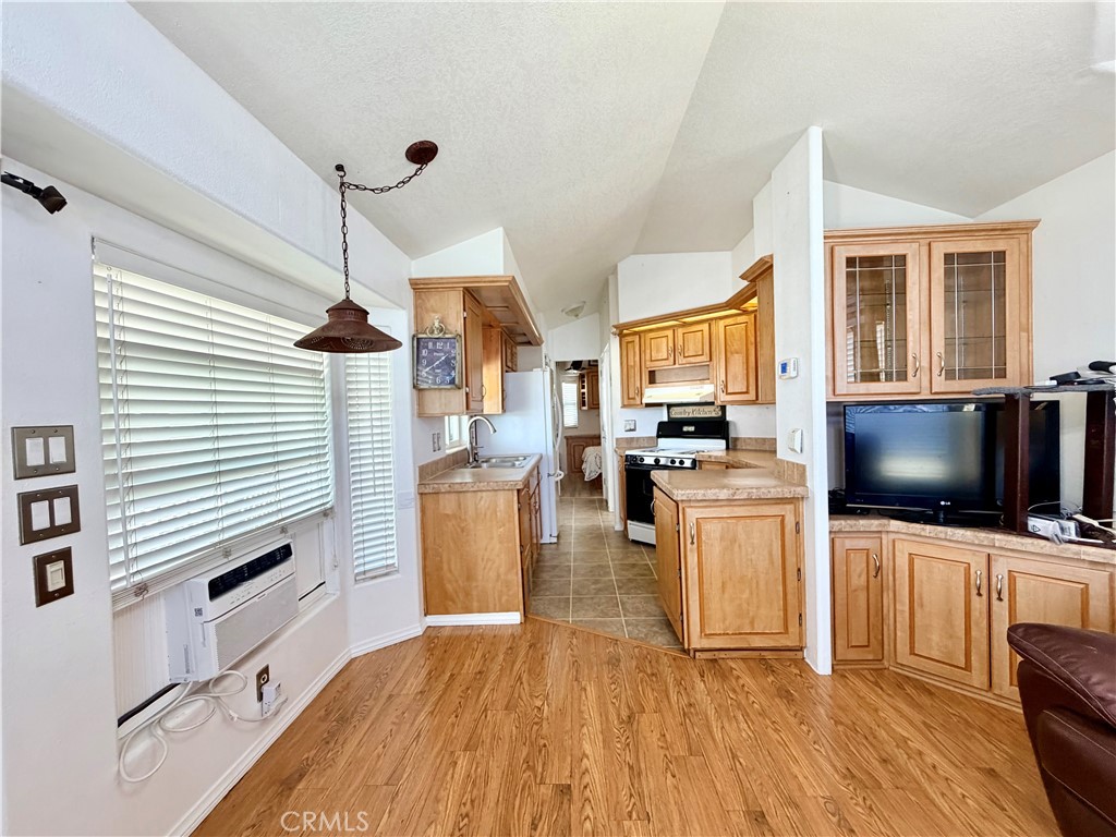 1310 Western Property Photo 5