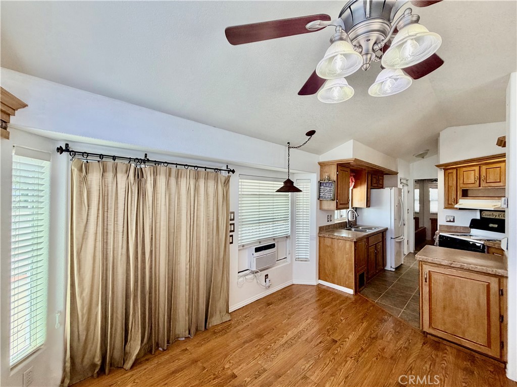 1310 Western Property Photo 7