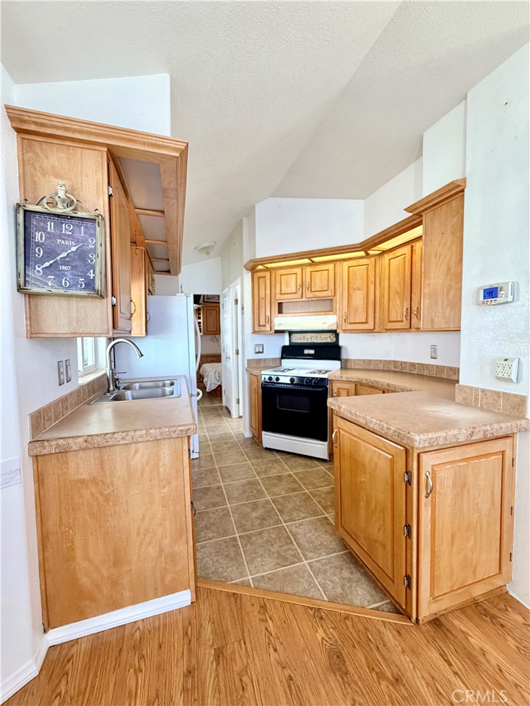 1310 Western Property Photo 9