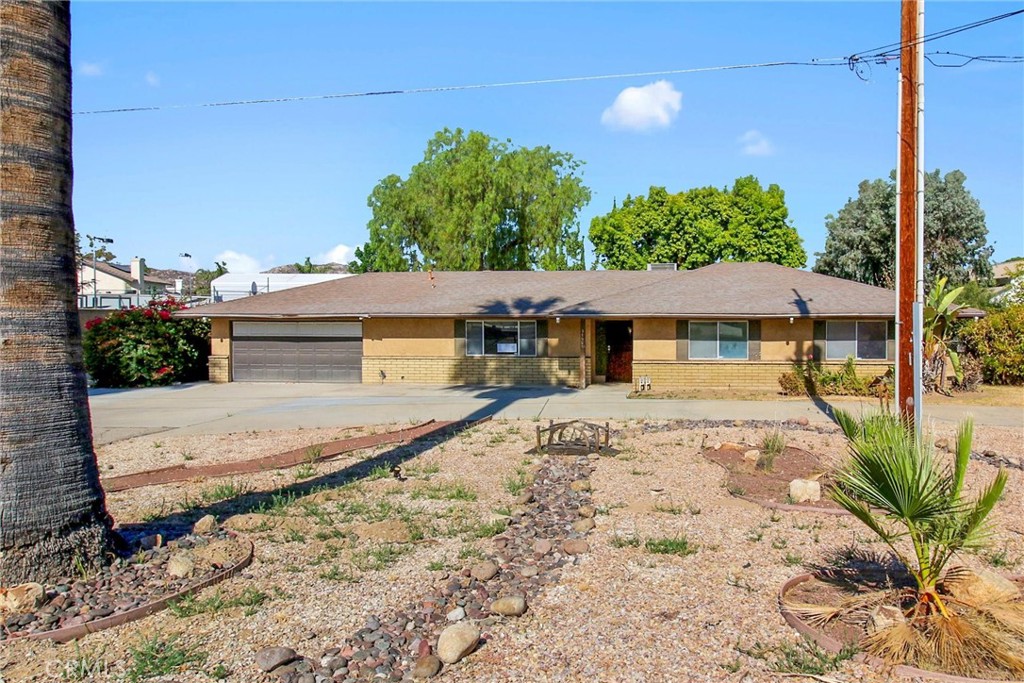 27307 Hemet Property Photo 1