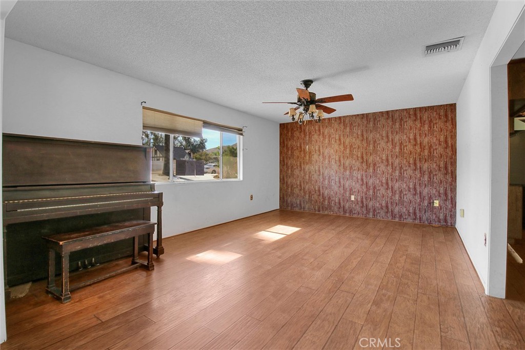 27307 Hemet Property Photo 5