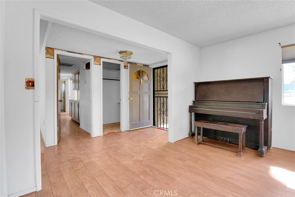 27307 Hemet Property Photo 6