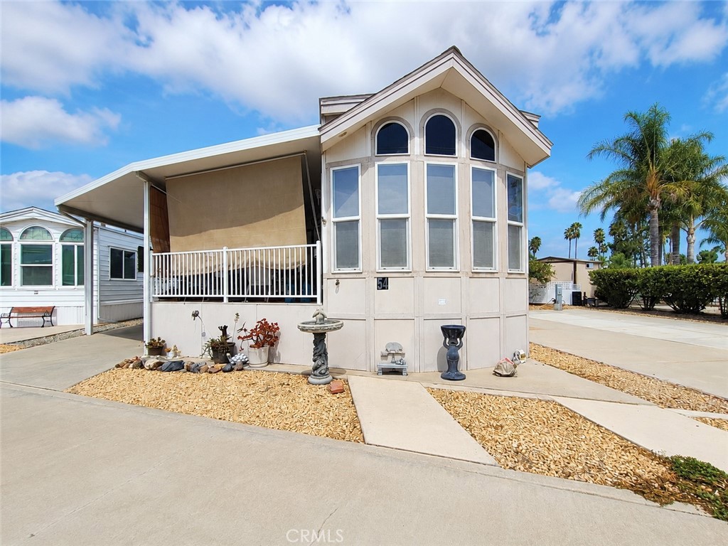 1295 54 S Cawston Avenue Property Photo 2