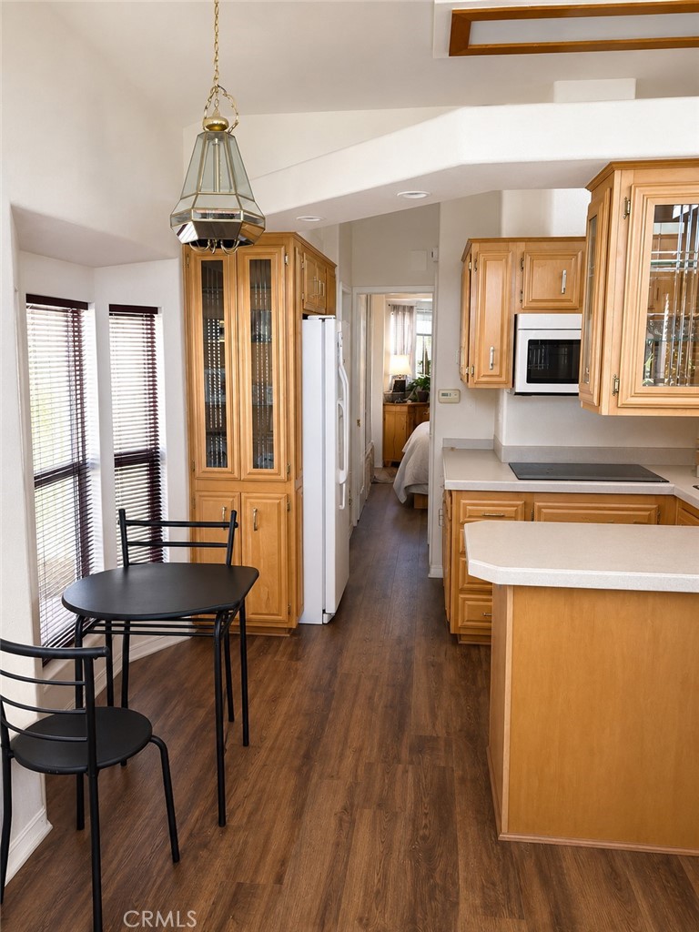 1295 54 S Cawston Avenue Property Photo 3