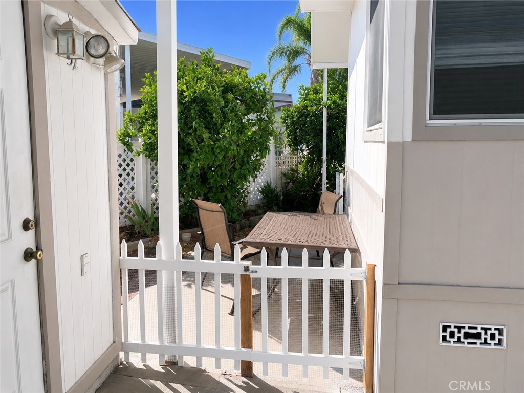1295 54 S Cawston Avenue Property Photo 7