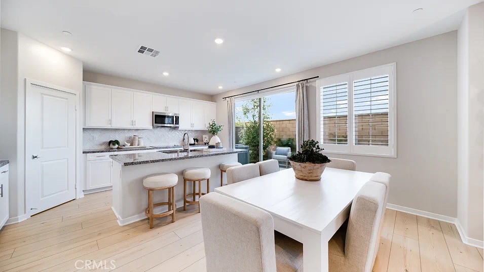 3256 Floral Paseo Property Photo 5