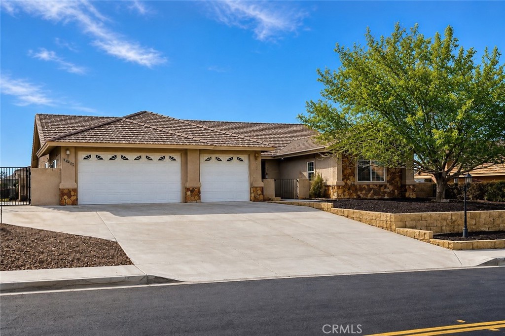 12922 Lompoc Property Photo 2