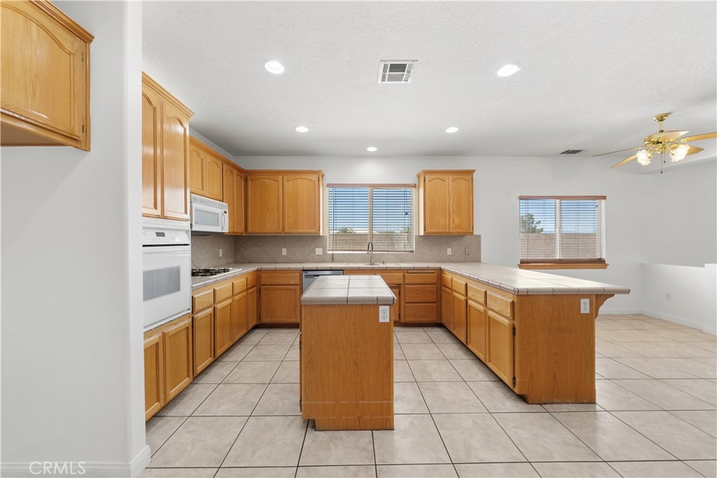 12922 Lompoc Property Photo 7