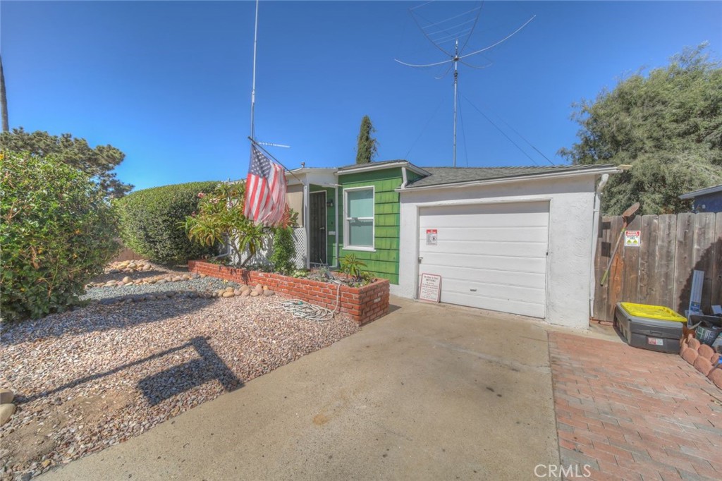 4325 Athens Property Photo 3