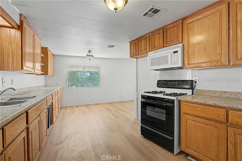 18580 Decker Property Photo 3