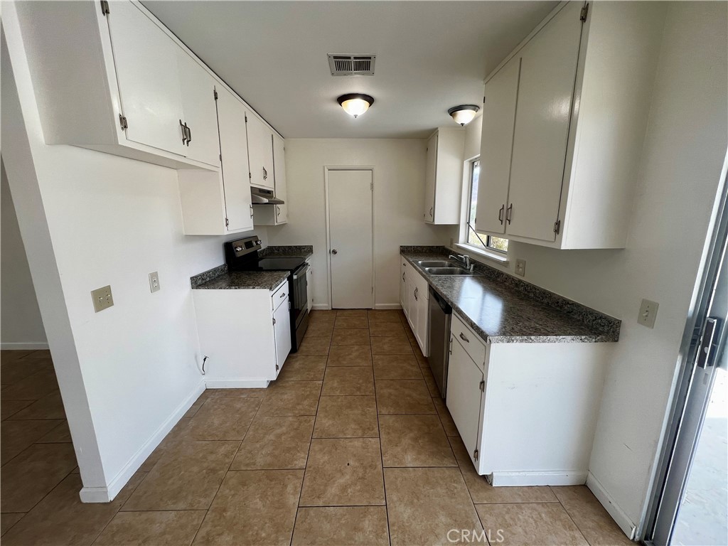 5884 Bagley Avenue Property Photo 9