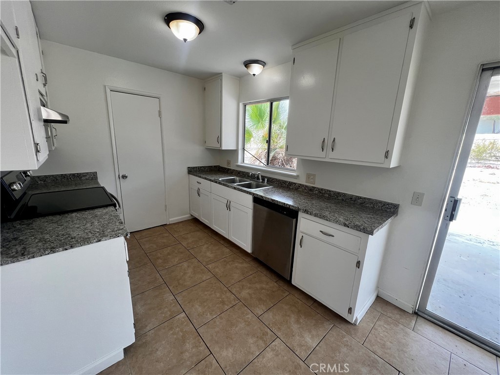 5884 Bagley Avenue Property Photo 10