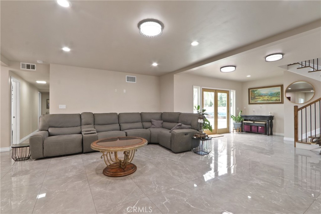 3129 W Olinda Property Photo 5