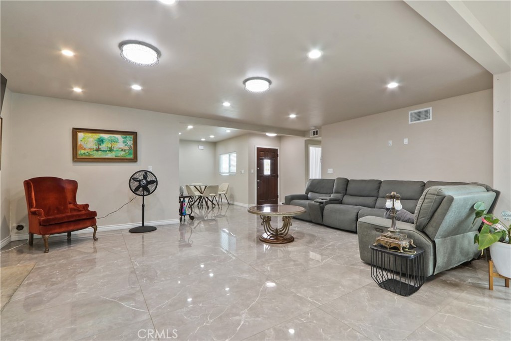 3129 W Olinda Property Photo 6