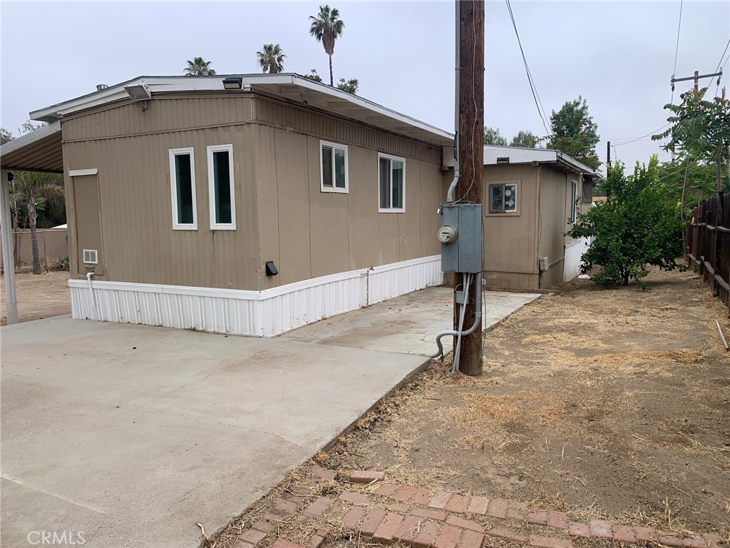 25806 Creag Ave Property Photo 3