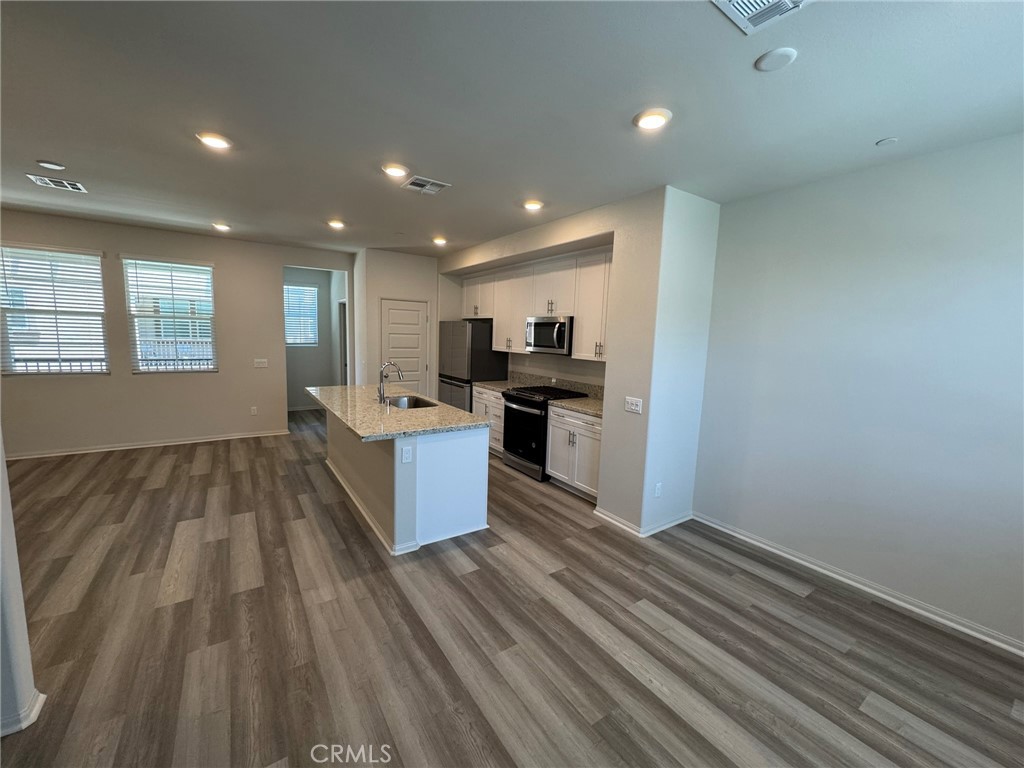28094 Melrose Drive Property Photo 4