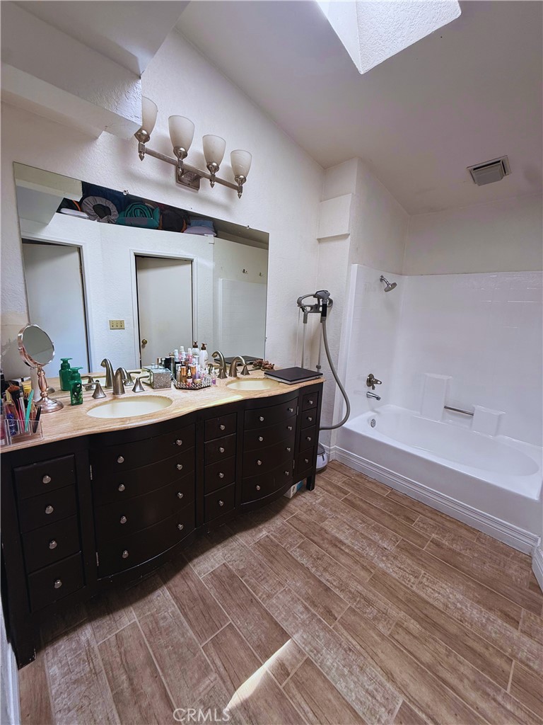 3054 N Forest Property Photo 13