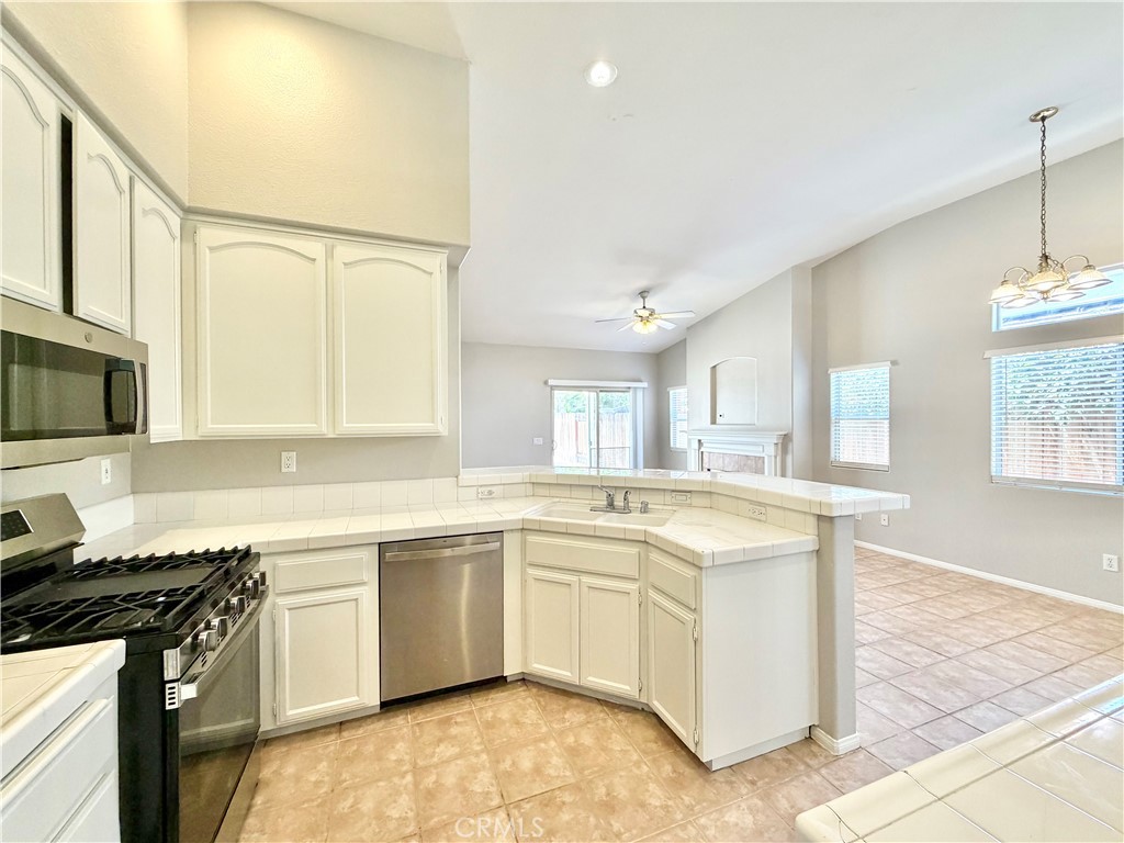 27071 School Park Drive Property Photo 10