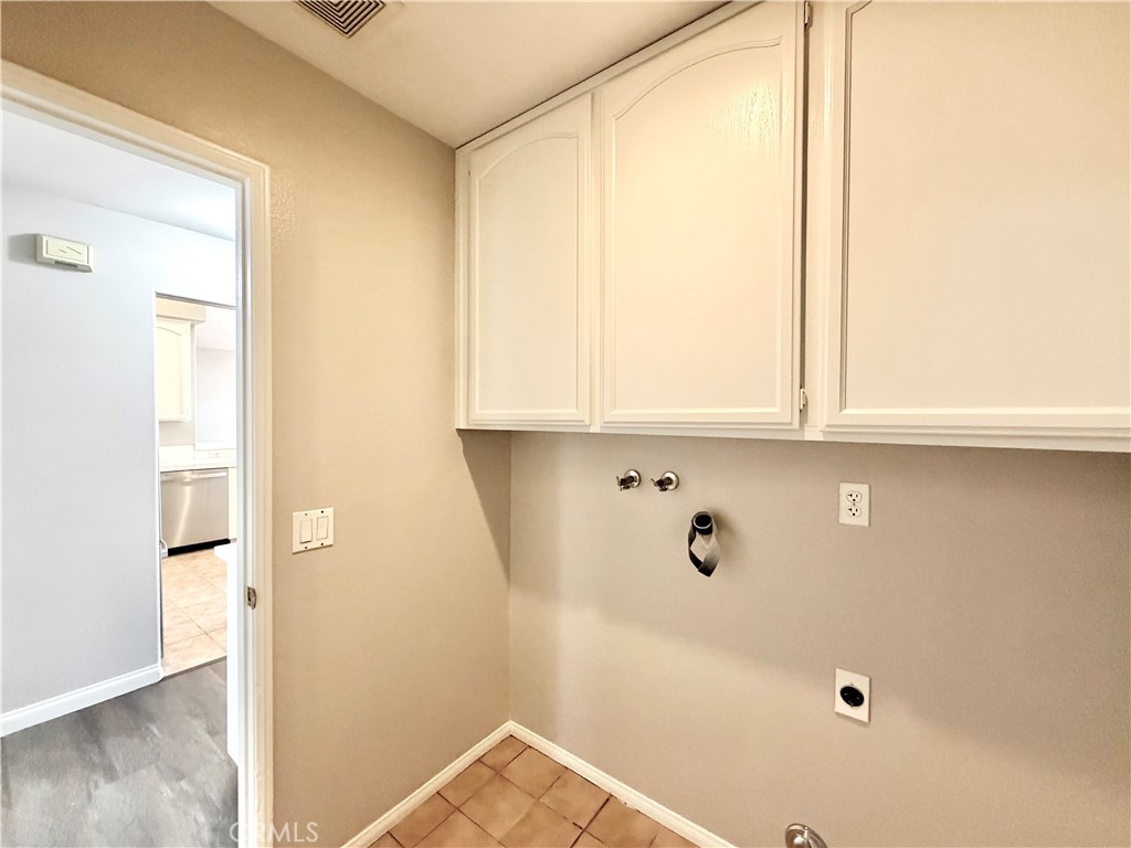27071 School Park Drive Property Photo 14