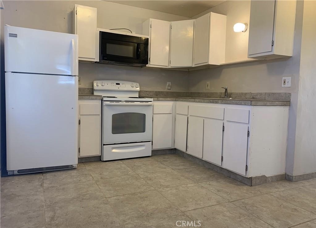 24191 Magnolia Property Photo 2