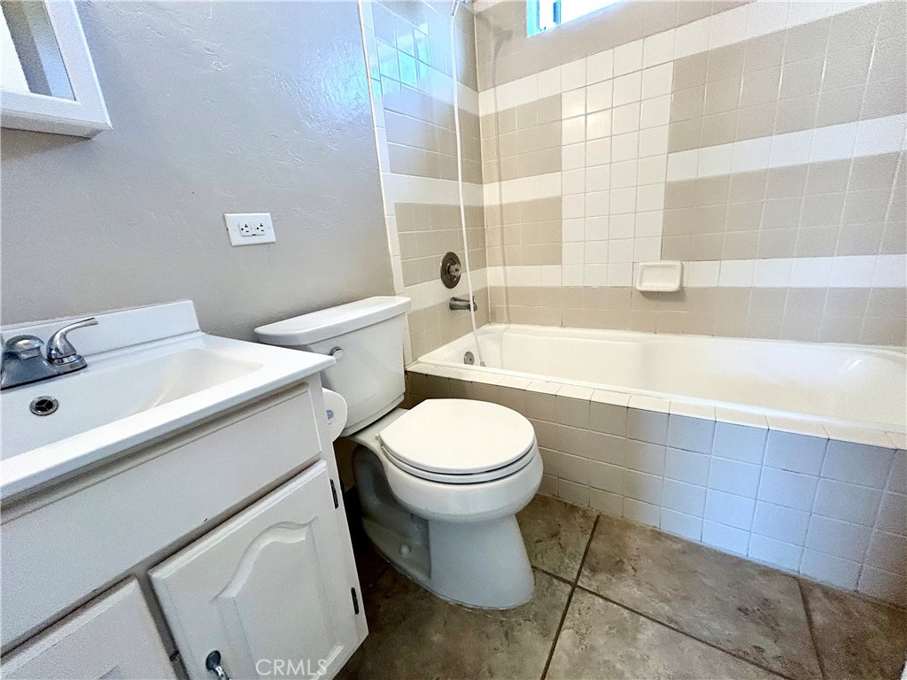 24191 Magnolia Property Photo 7