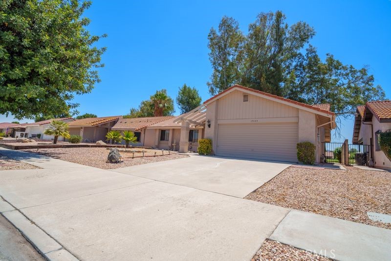 1925 Silver Oak Way Property Photo 1