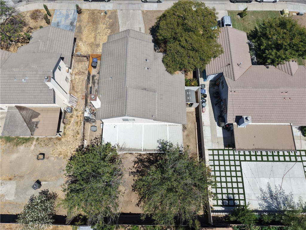 1312 Wrigley Property Photo 5