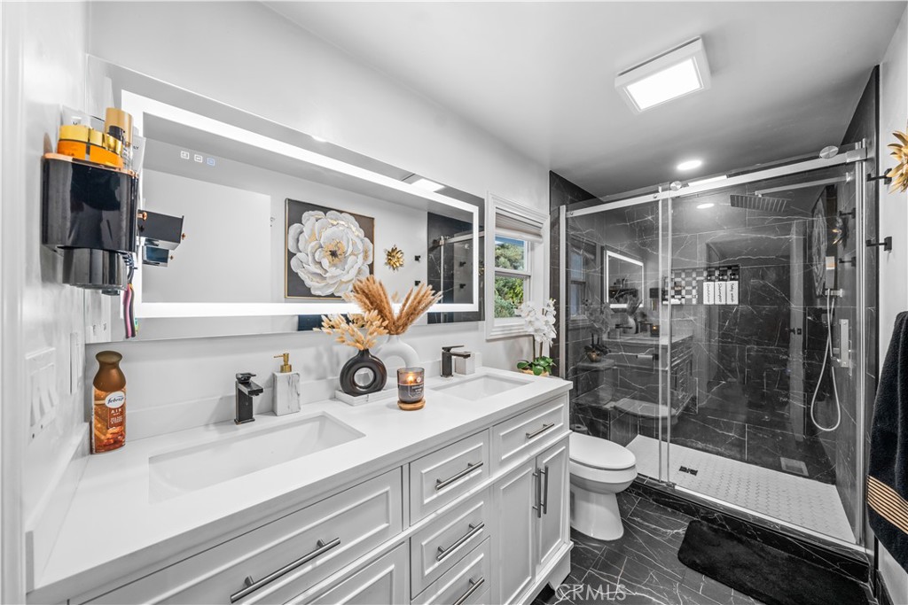 200 S Emerald Drive 22 Property Photo 27