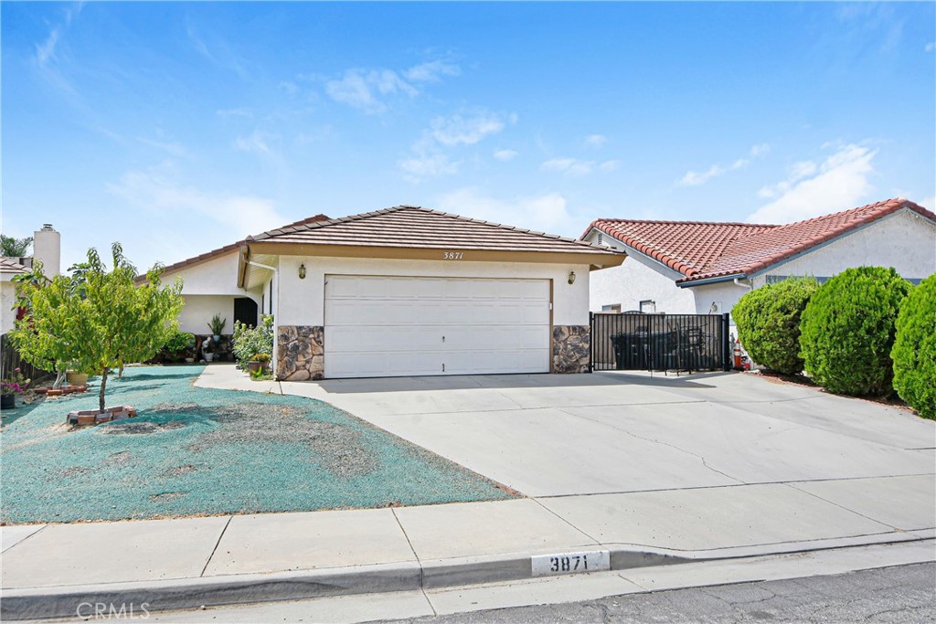 3871 Roxbury Drive Property Photo 1