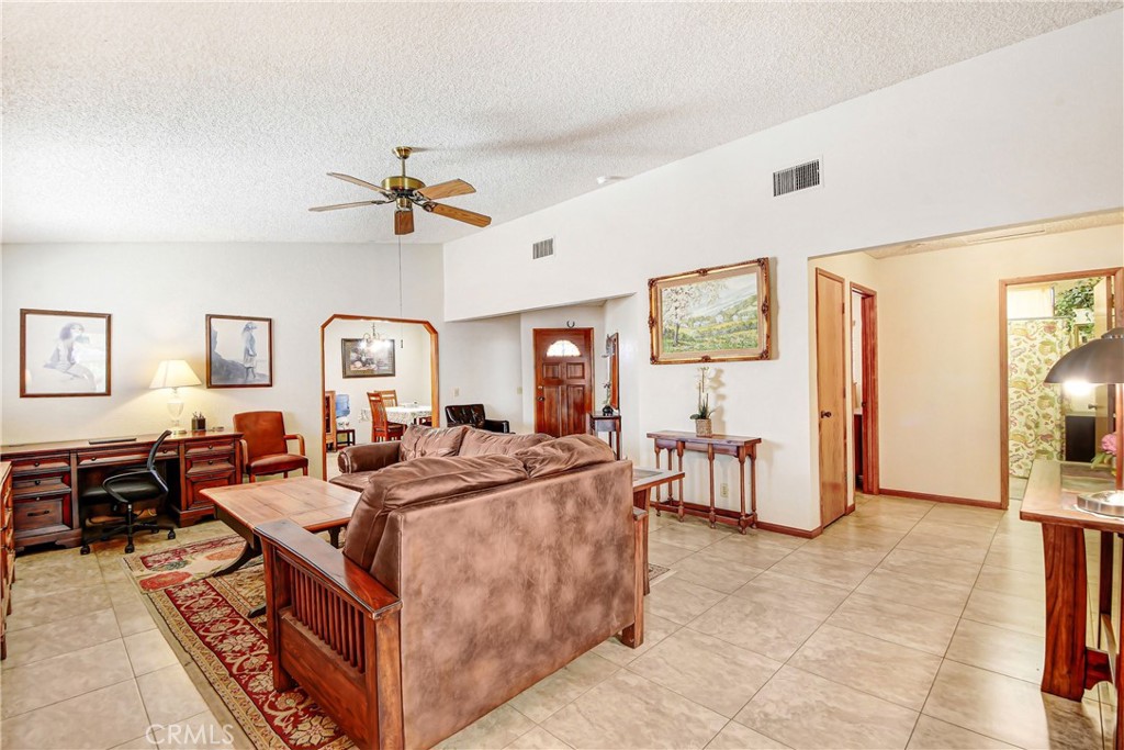 3871 Roxbury Drive Property Photo 3