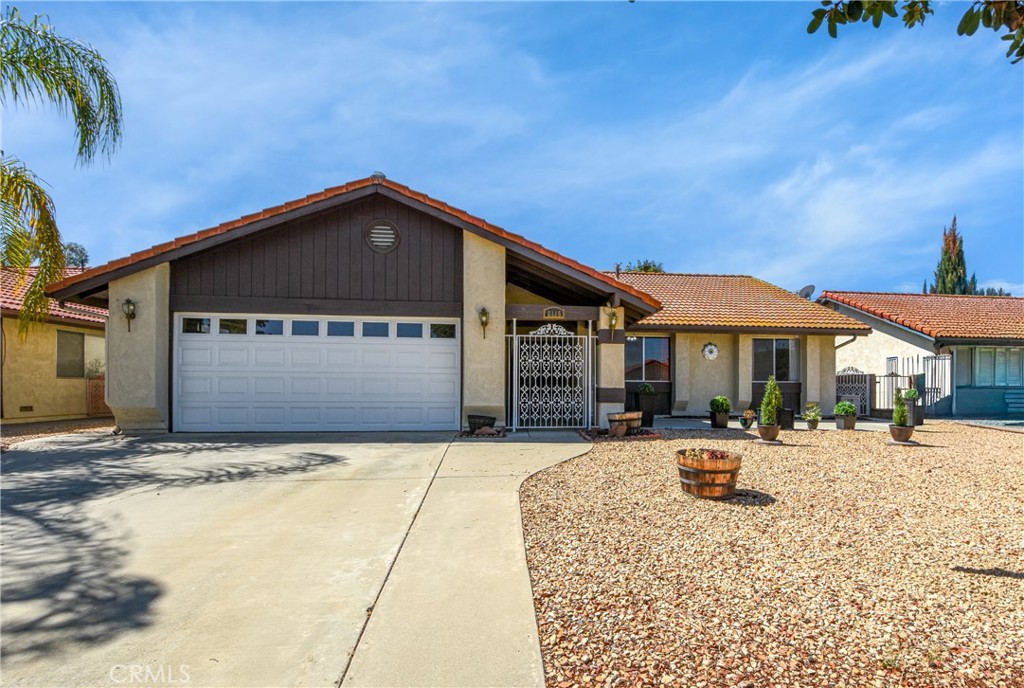 2115 Flame Tree Property Photo 1