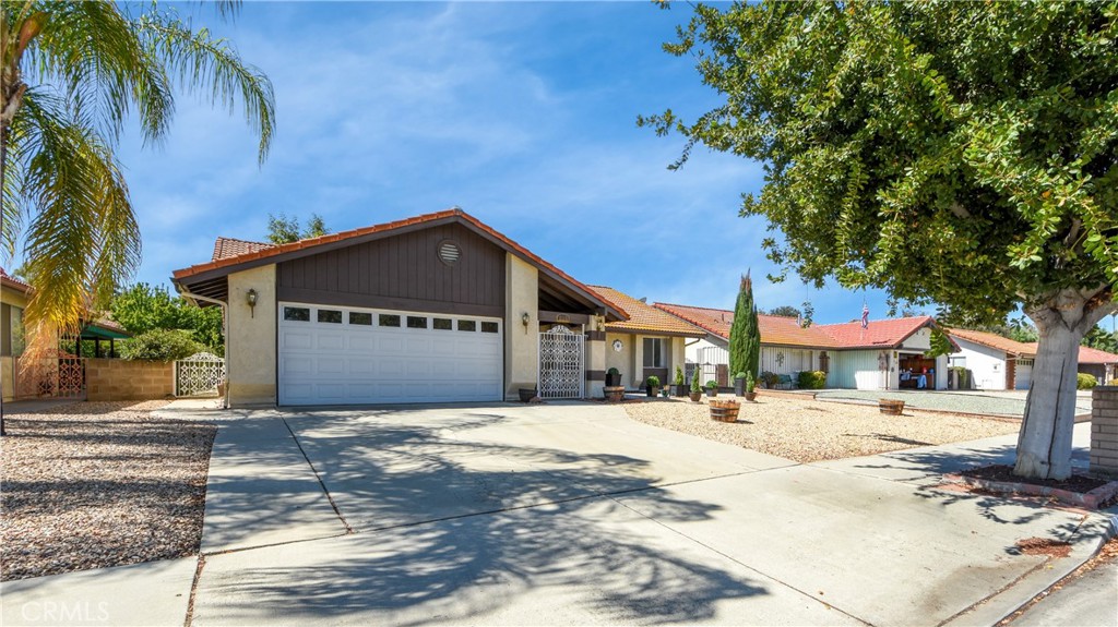 2115 Flame Tree Property Photo 2