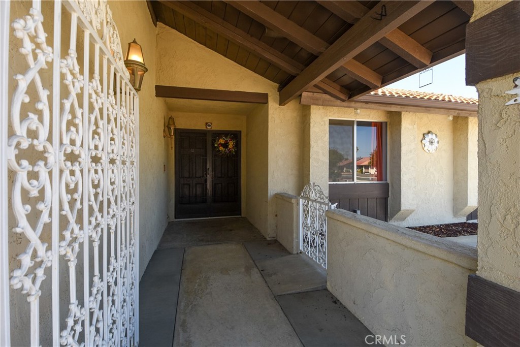 2115 Flame Tree Property Photo 3