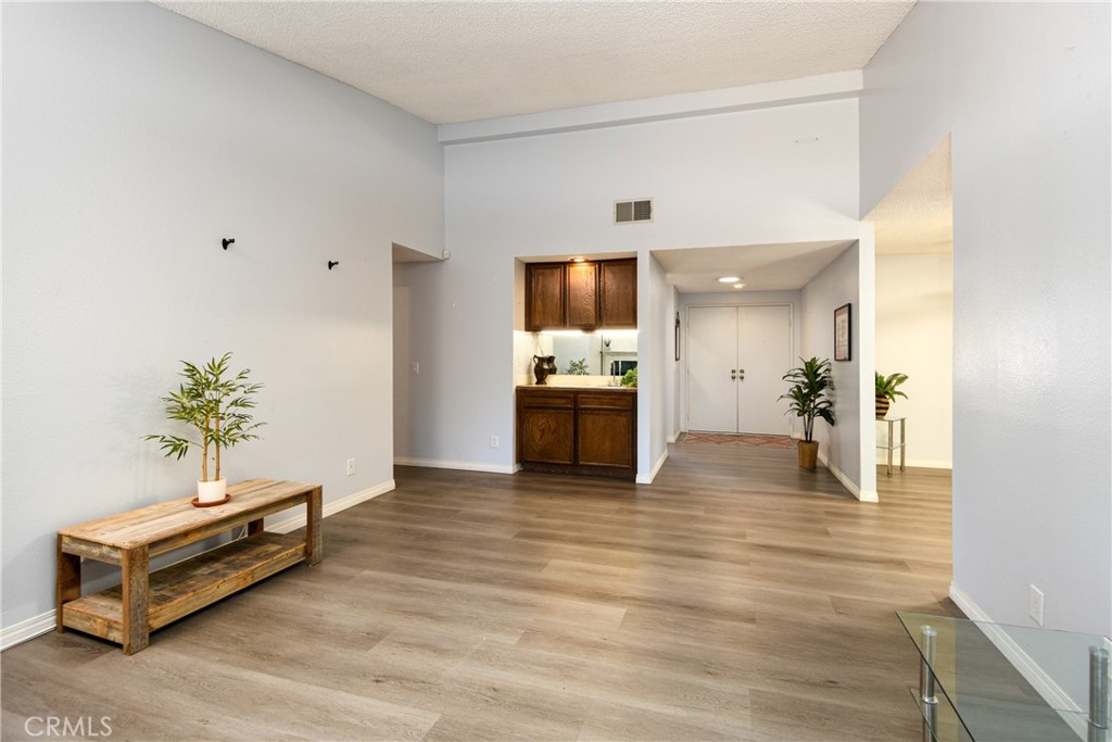 2115 Flame Tree Property Photo 6
