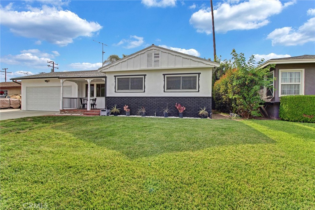1247 Devon Property Photo 3