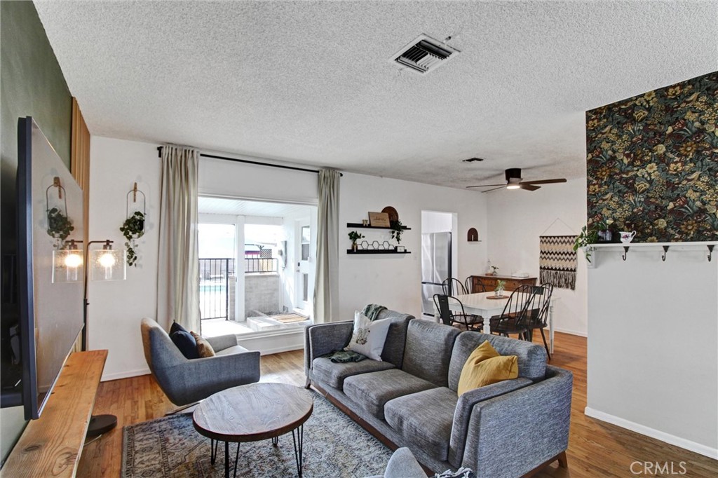 1247 Devon Property Photo 4