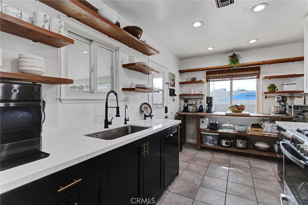 1247 Devon Property Photo 10