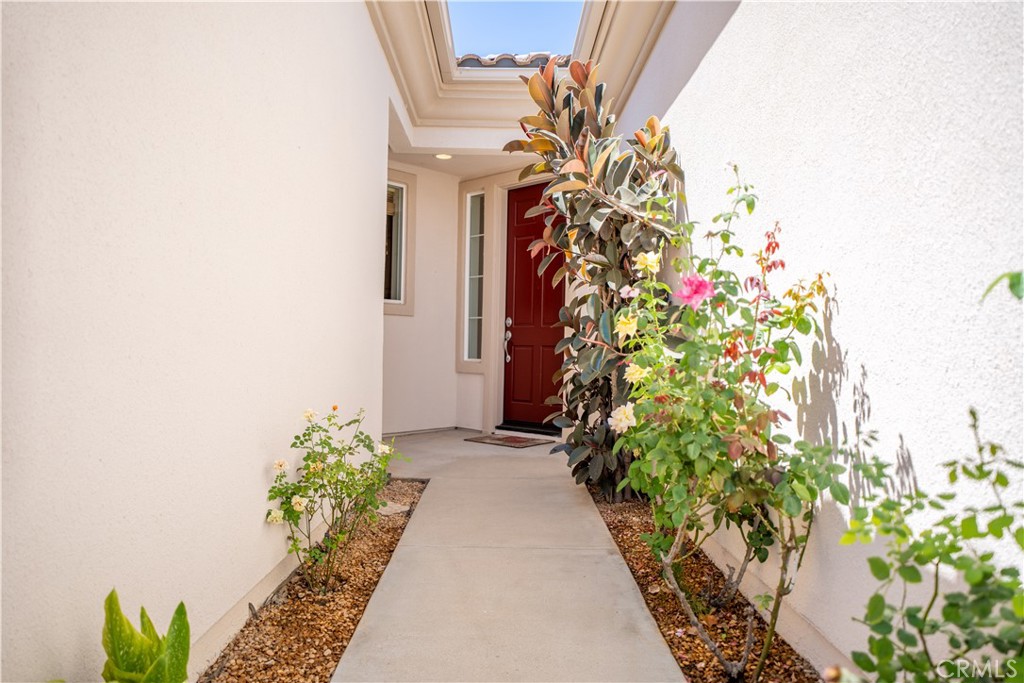 987 Avenal Property Photo 3