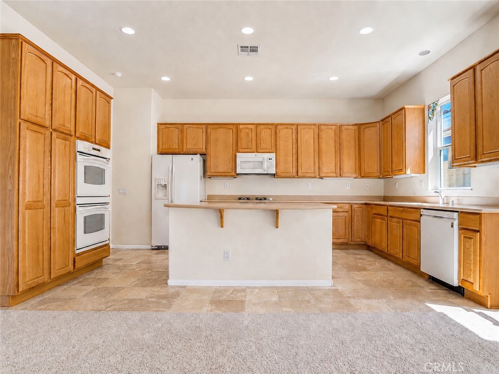 987 Avenal Property Photo 5